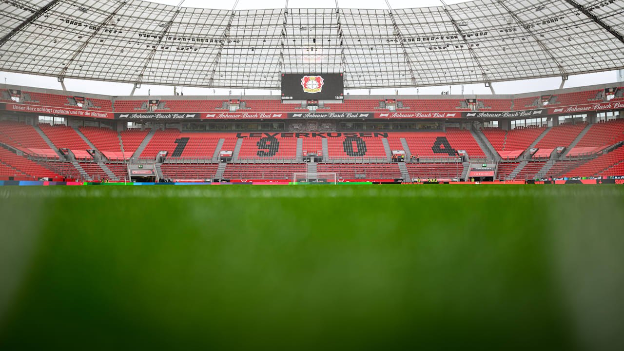 Mindestlohn-Kontrollen: Zoll-Einsatz rund um Leverkusen-Spiel