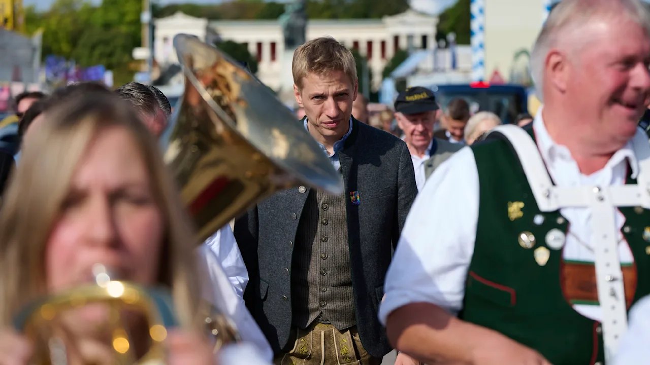Münchens Oberbürgermeister muss Wiesn-Umzug abbrechen