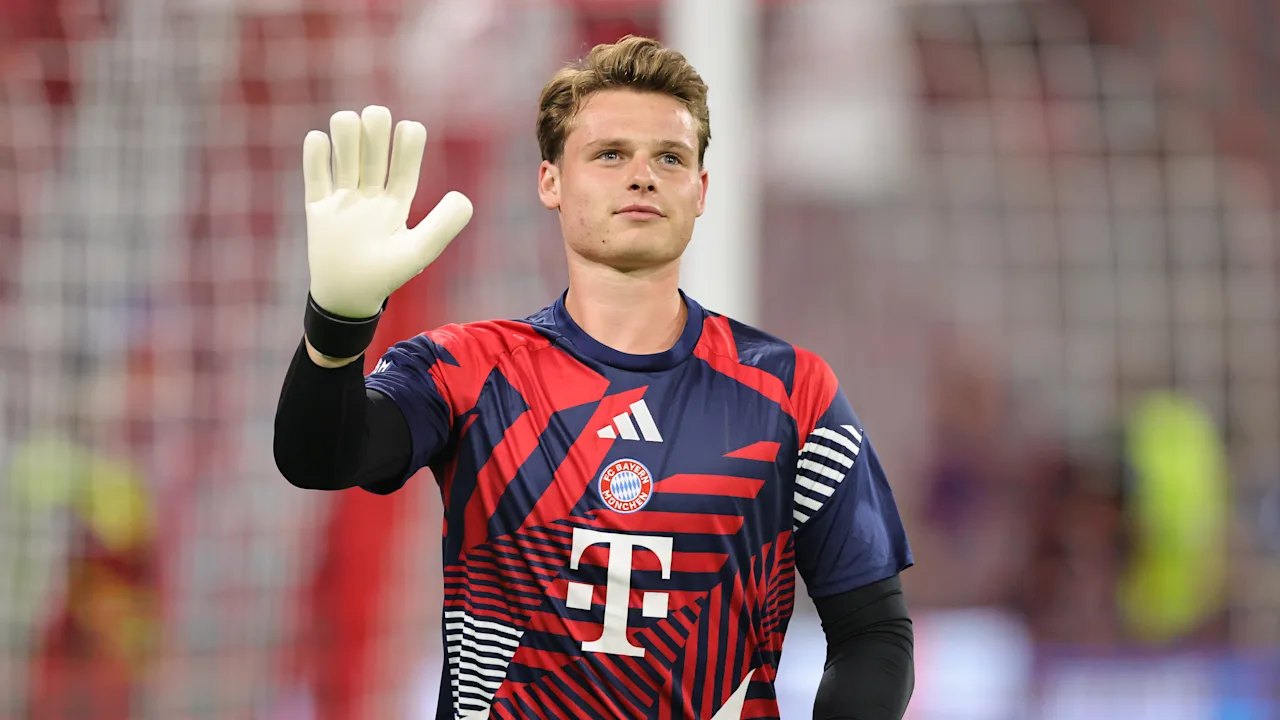 FC Bayern: Bekommt Urbig diese Woche den Klopp-Anruf? Keeper blockt DFB-Fragen ab!