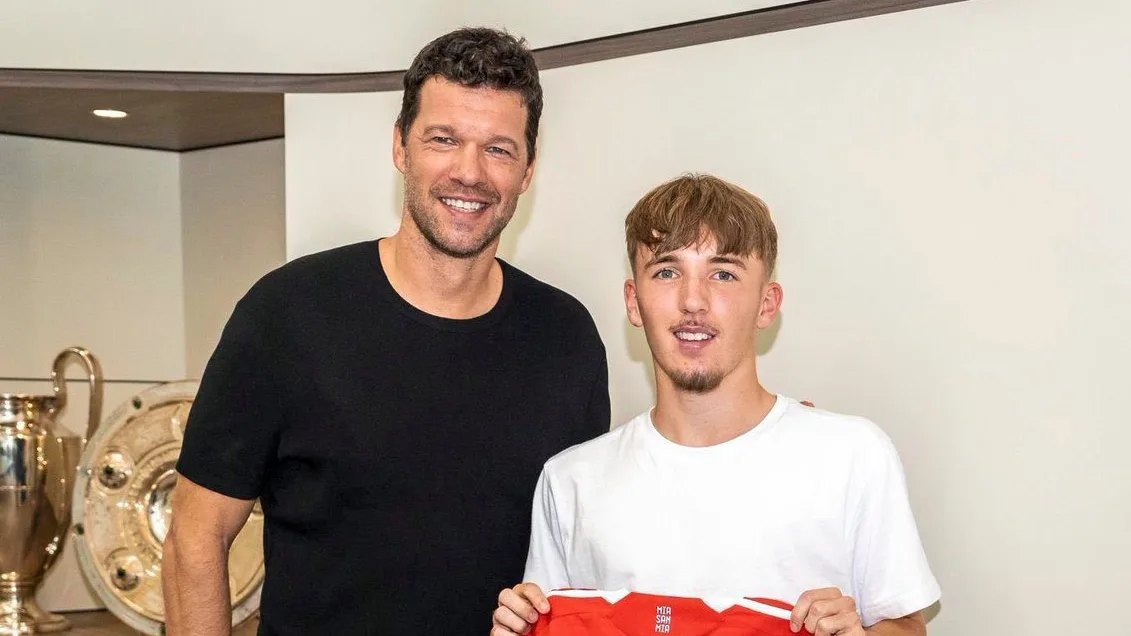 FC Bayern: Berater Michael Ballack macht Lennart Karl Dampf – live im TV bei DAZN!