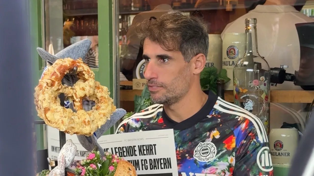 Legende auf dem Viktualienmarkt! Was macht Javi Martínez in München?