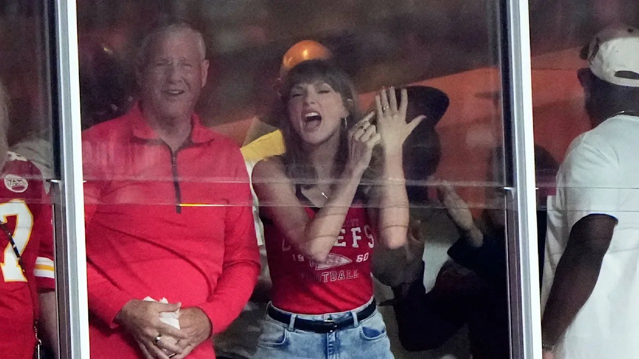 Taylor Swift rastet nach Touchdown von Travis Kelce komplett aus!