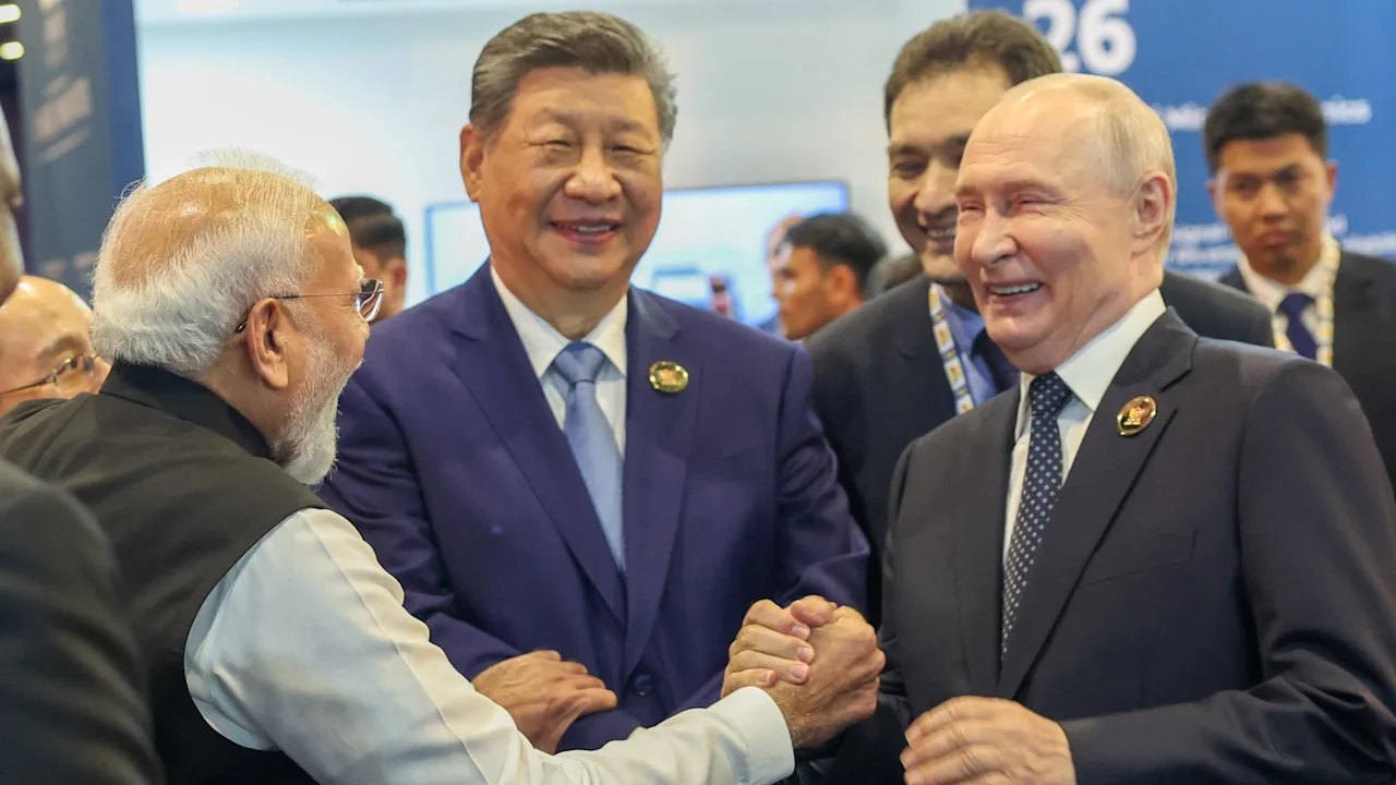 Treffen der Brics-Staaten: Xi, Putin und Modi lachen über Ukraine-Krieg hinweg